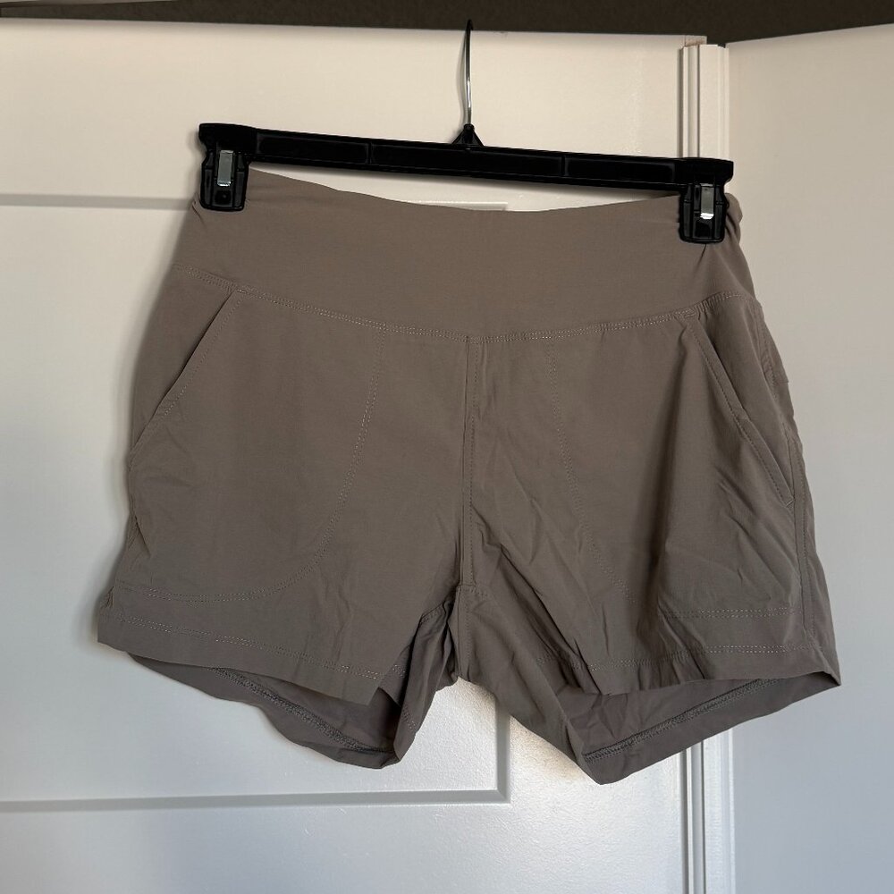 Mountain Hardware Women's Athletic Hiking Shorts in Tan/Beige Size S